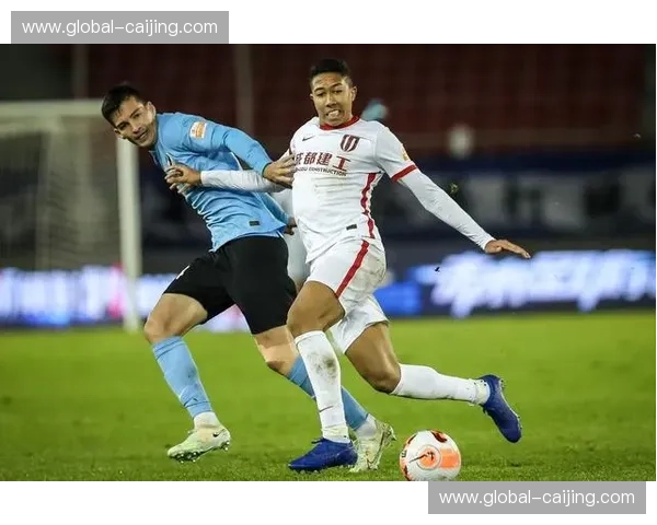 马赛双后腰屏障作用明显 有效保护三中卫身前空当